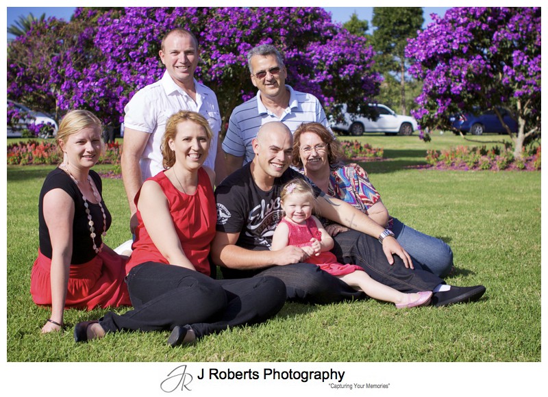 family group photo in centennial park - family portrait photography - sydney
