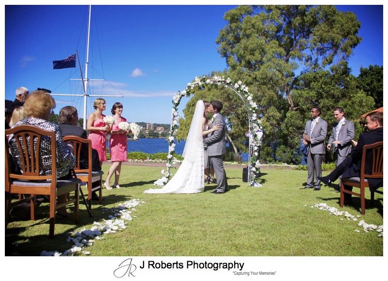 The kiss - wedding photography sydney