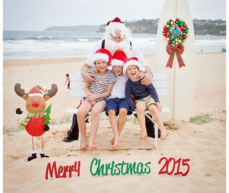 Aussie Santa Photos at Long Reef Beach on a Saturday afternoon in December – Sydney Beach Santa Photos