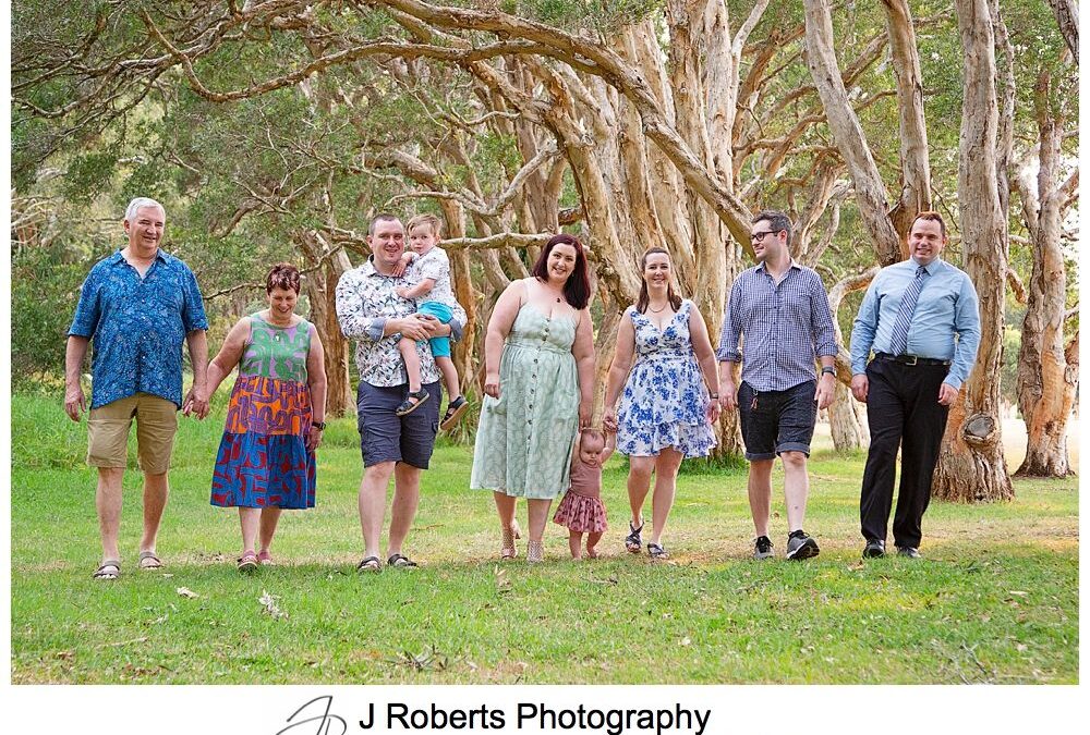 Extended Family Portraits Centennial Park Sydney in the Early Morning Smokey Light – Sydney Portrait Photographer