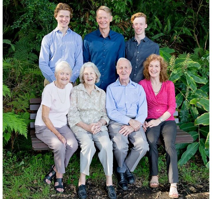 Sydney Family Portrait Photography – Tambourine Bay Riverview – Multi Generation Extended Family Fun with the Hawkins